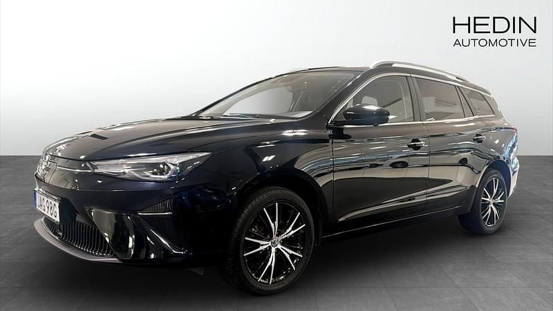 Svart (black) Begagnad 2022 MG MG5 EV Luxury Kombi | 234 900 kr (Marknadspris) - Bild 1/4