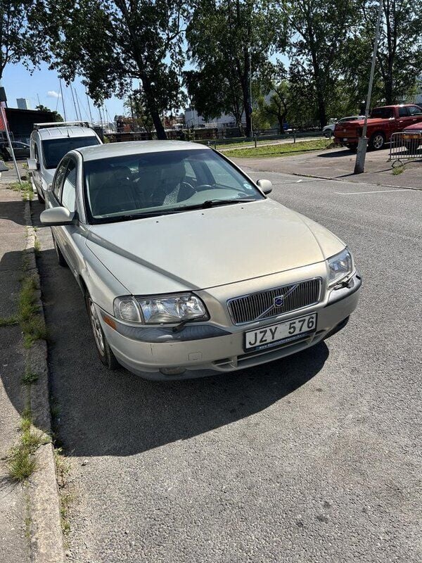 Grå Begagnad 2000 Volvo S80 Sedan | 13 000 kr (Bra pris) - Bild 1/3