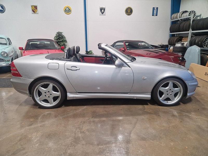 Begagnad Mercedes SLK230 AMG 193 HK (141 kW) 1998 Silver Cab