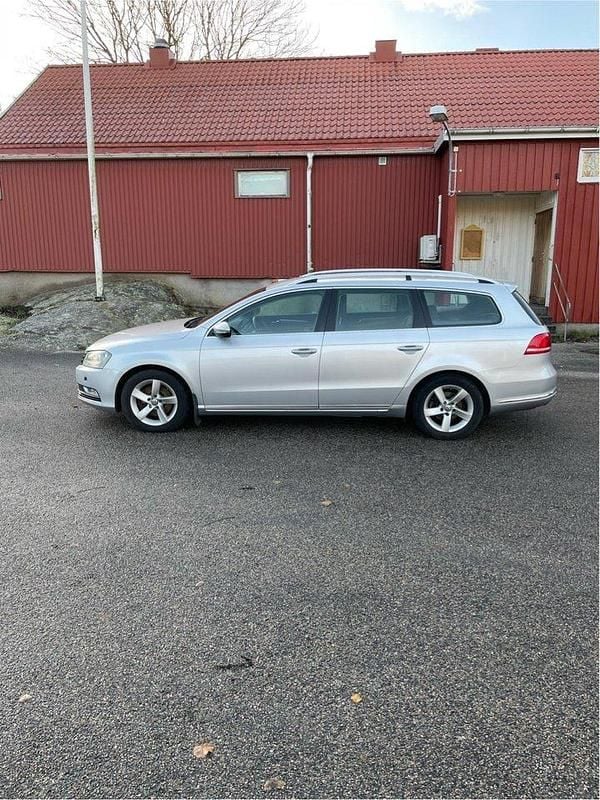 Silver Begagnad 2013 VW Passat Kombi | 62 000 kr (Marknadspris) - Bild 1/4