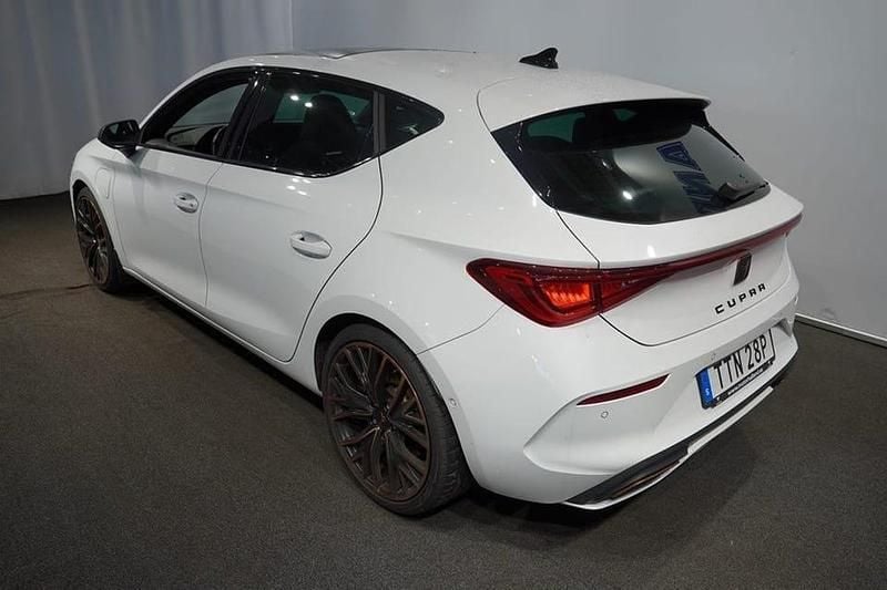 Begagnad Cupra Leon VZ2 248 HK (182 kW) 2022 Vit Halvkombi