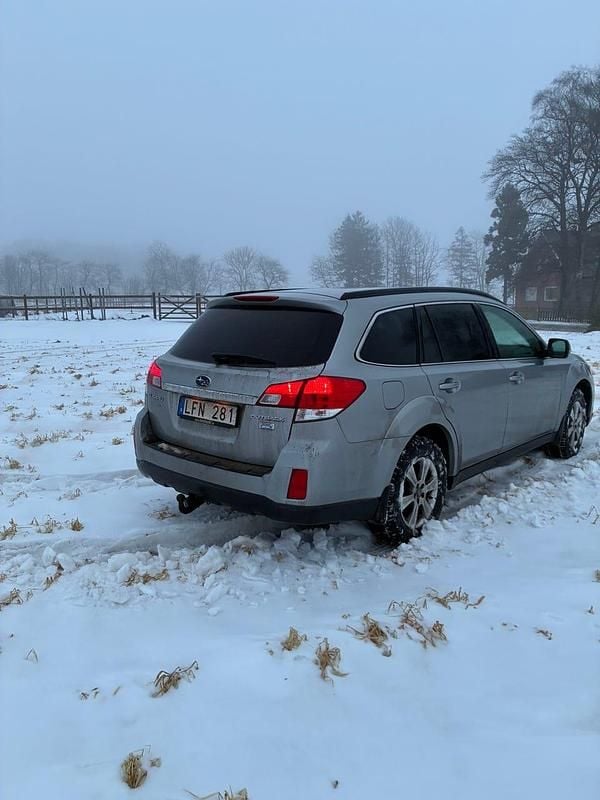 Begagnad Subaru Outback 150 HK (110 kW) 2011 Kombi