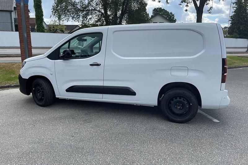 Vit Ny 2025 Peugeot Partner Minibuss | 364 900 kr - Bild 1/3