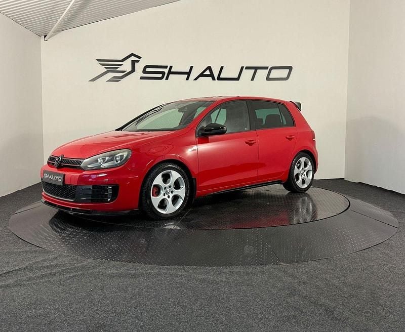 Röd Begagnad 2011 VW Golf VI GTI Halvkombi | 109 900 kr (Marknadspris) - Bild 1/4