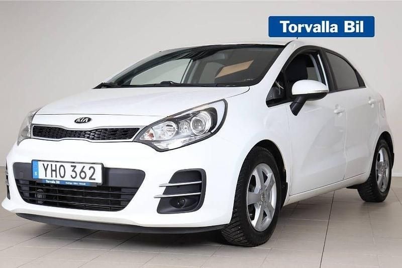 Vit Begagnad 2016 Kia Rio Halvkombi | 74 900 kr (Marknadspris) - Bild 1/4