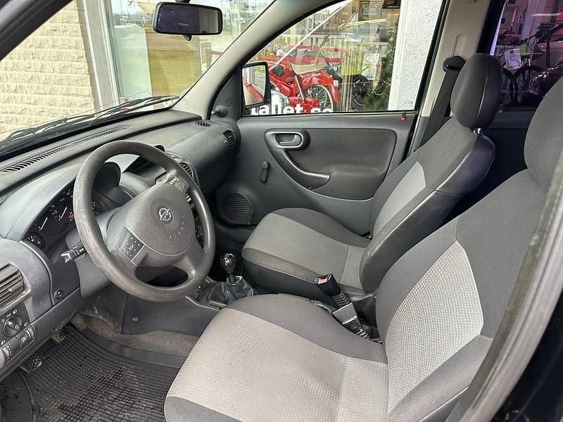 Begagnad Opel Combo 101 HK (74 kW) 2007 Svart Minibuss