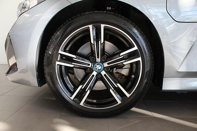 Begagnad BMW 330e M Sport 184 HK (135 kW) 2023 Grå Kombi