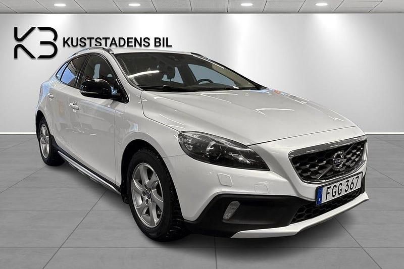 Vit Begagnad 2014 Volvo V40 CC Momentum Kombi | 109 900 kr (Lite dyr) - Bild 1/4