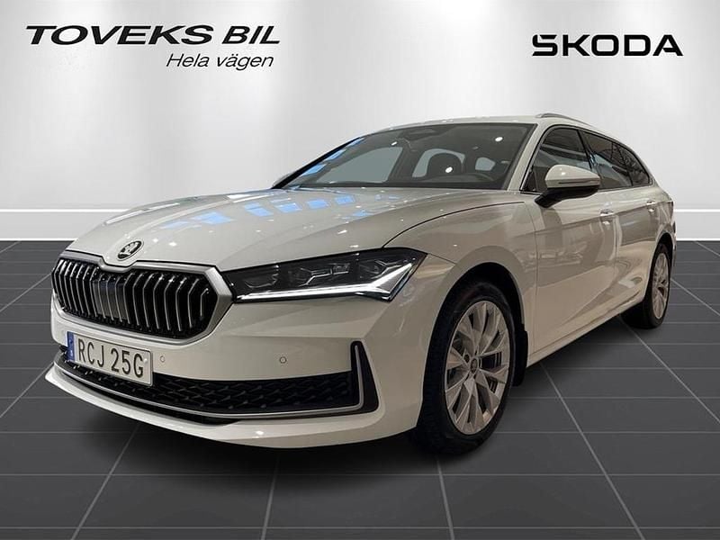 Vit Ny 2026 Skoda Superb Kombi | 553 100 kr - Bild 1/4