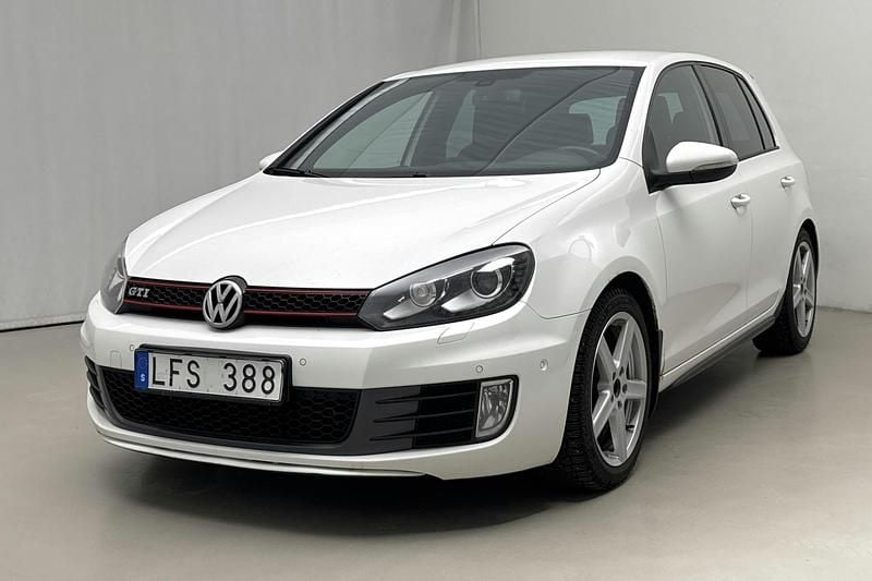 Vit Begagnad 2011 VW Golf VI GTI Halvkombi | 76 000 kr (Bra pris) - Bild 1/4