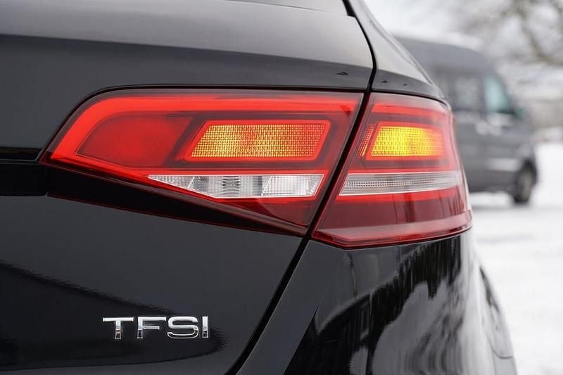 Begagnad Audi A3 150 HK (110 kW) 2018 Brilliantsvart Kombi