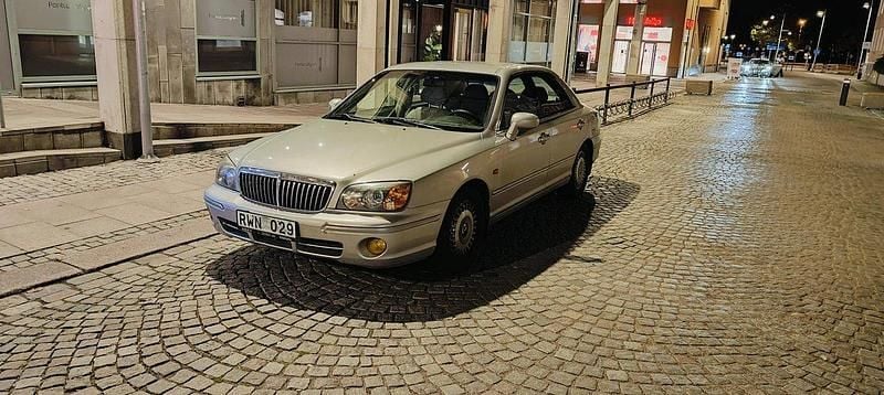 Grå Begagnad 2001 Hyundai XG Sedan | 17 000 kr - Bild 1/4