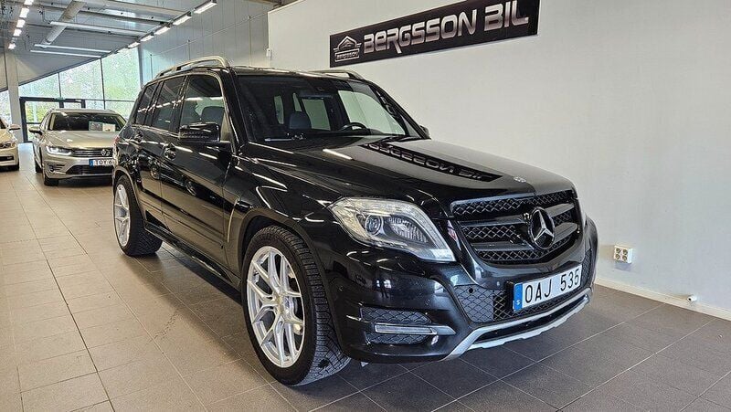 Svart Begagnad 2013 Mercedes GLK220 AMG SUV | 107 700 kr (Marknadspris) - Bild 1/4