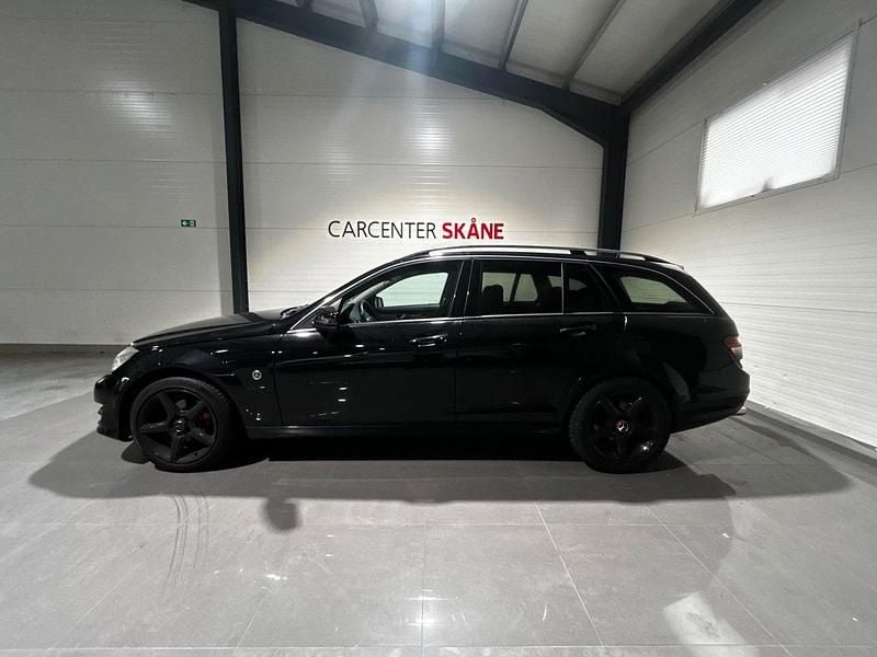 Svart Begagnad 2010 Mercedes C180 Kombi | 89 900 kr (Marknadspris) - Bild 1/4