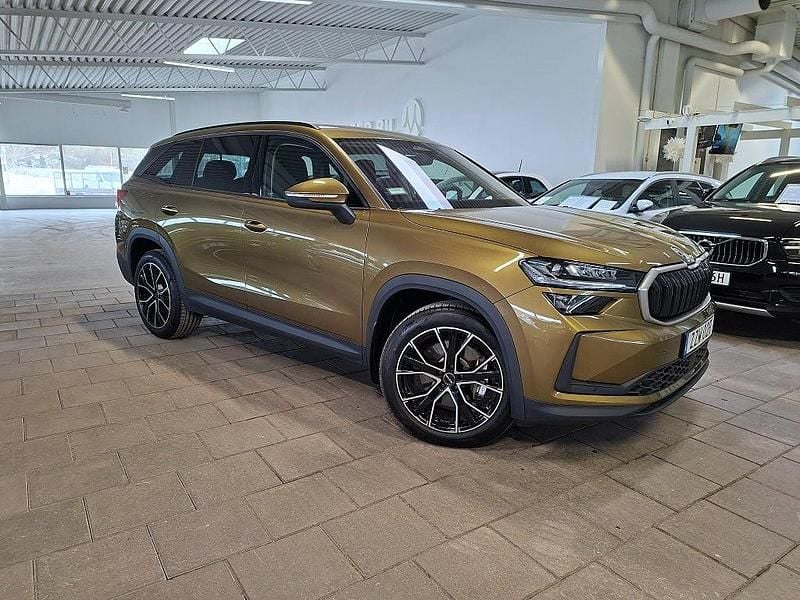 Begagnad Skoda Kodiaq Business Line 204 HK (150 kW) 2025 Gul SUV