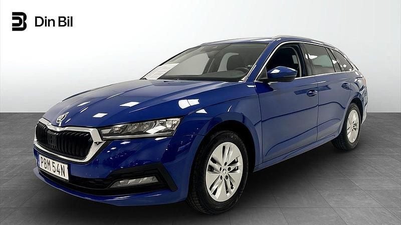 Blå Begagnad 2022 Skoda Octavia Ambition Kombi | 259 900 kr (Marknadspris) - Bild 1/4