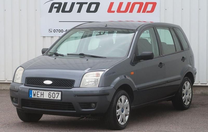 Mörkgrå (grå) Begagnad 2004 Ford Fusion Trend Halvkombi | 14 000 kr (Marknadspris) - Bild 1/4