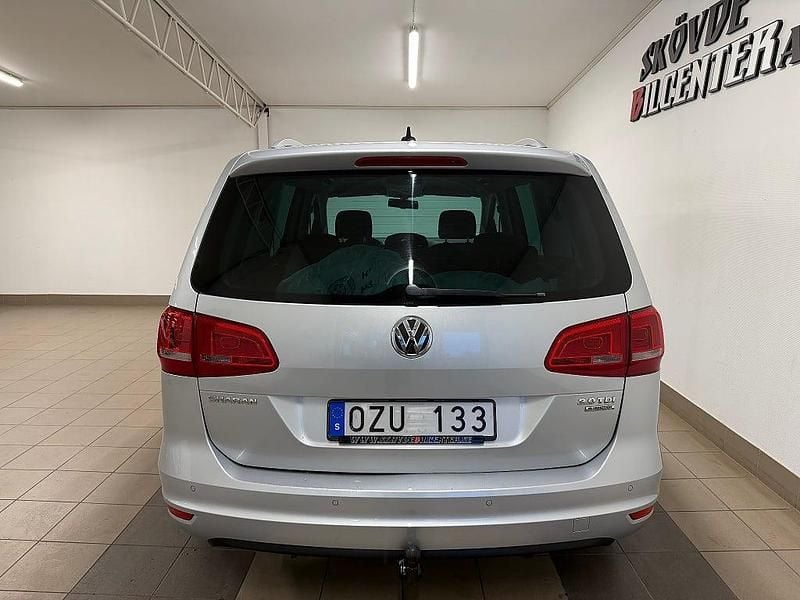 Begagnad VW Sharan 140 HK (102 kW) 2013 Silver Minibuss