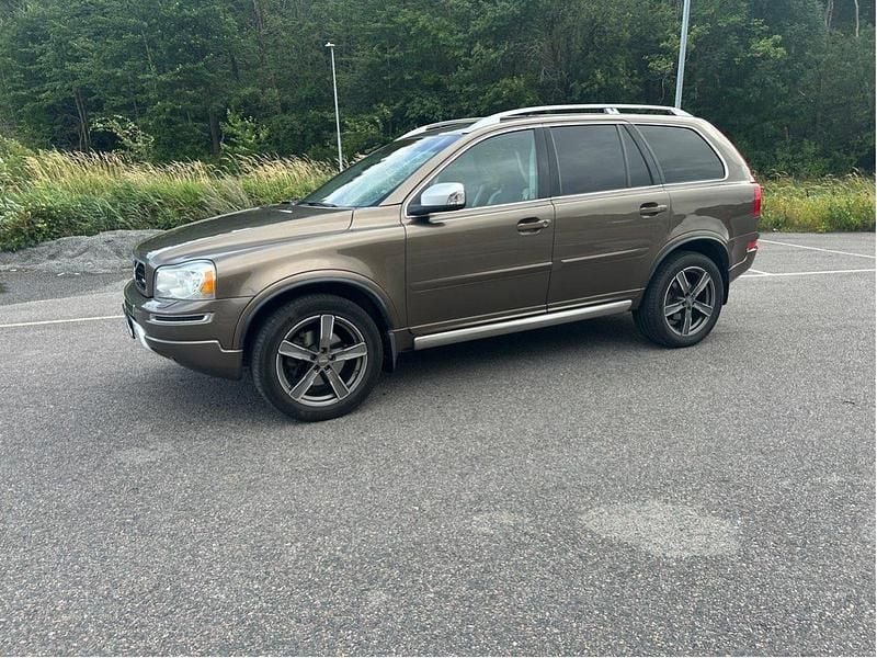 Brun Begagnad 2014 Volvo XC90 R-Design SUV | 165 000 kr (Marknadspris) - Bild 1/4