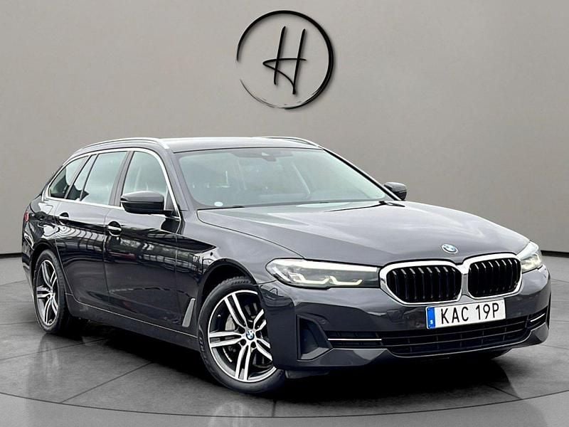 Grå Begagnad 2020 BMW 530e Kombi | 280 000 kr (Bra pris) - Bild 1/4