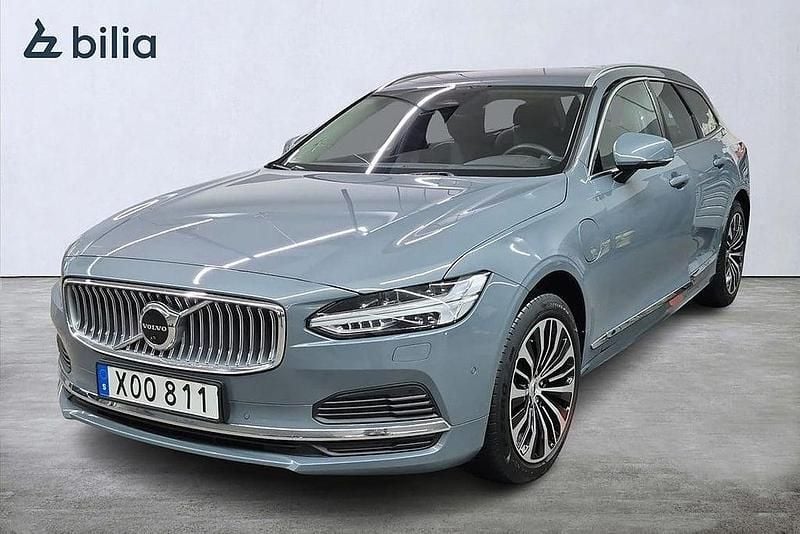 Grå Begagnad 2022 Volvo V90 Core Kombi | 409 000 kr (Marknadspris) - Bild 1/3
