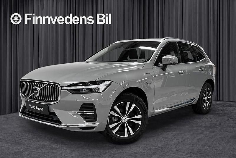 Grå Begagnad 2024 Volvo XC60 Core SUV | 529 000 kr (Marknadspris) - Bild 1/4