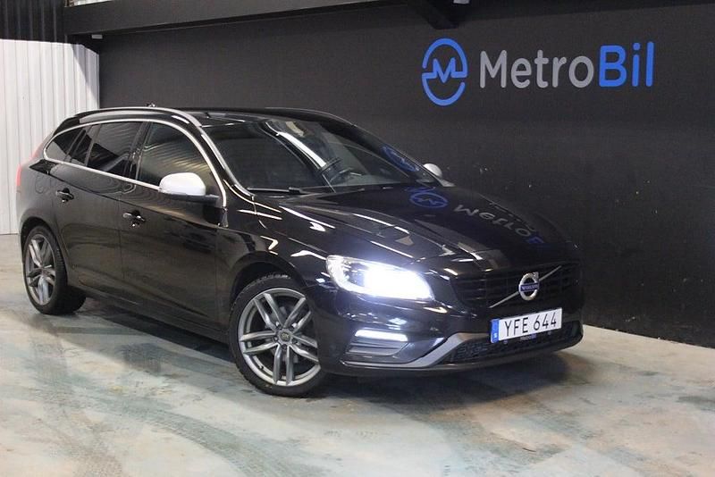 Begagnad Volvo V60 R-Design 190 HK (139 kW) 2016 Svart Kombi
