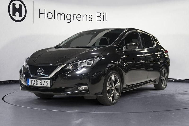 Svart Begagnad 2021 Nissan Leaf N-Connecta Halvkombi | 199 800 kr (Marknadspris) - Bild 1/4