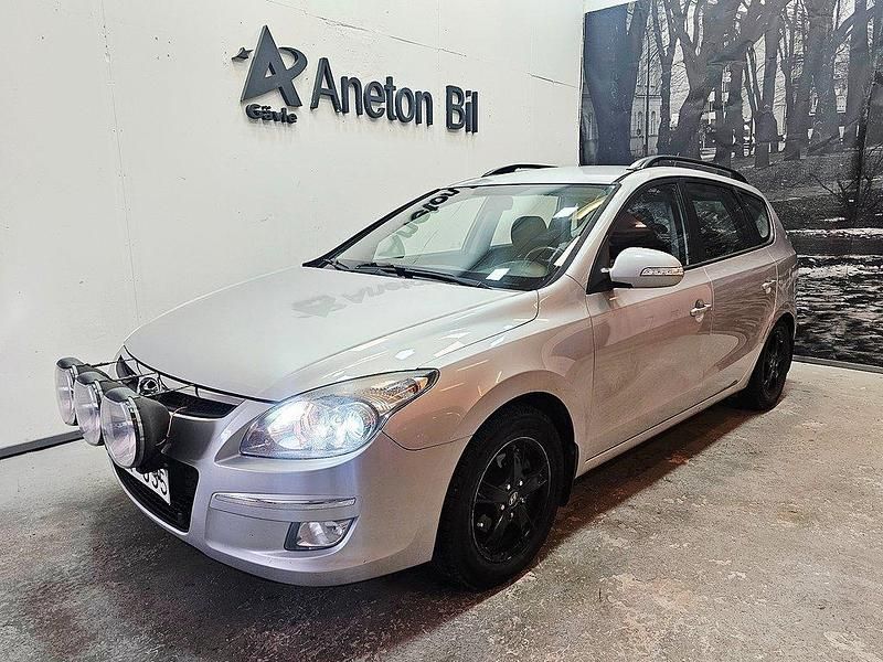 Silver Begagnad 2009 Hyundai i30 Kombi | 54 900 kr (Lite dyr) - Bild 1/4