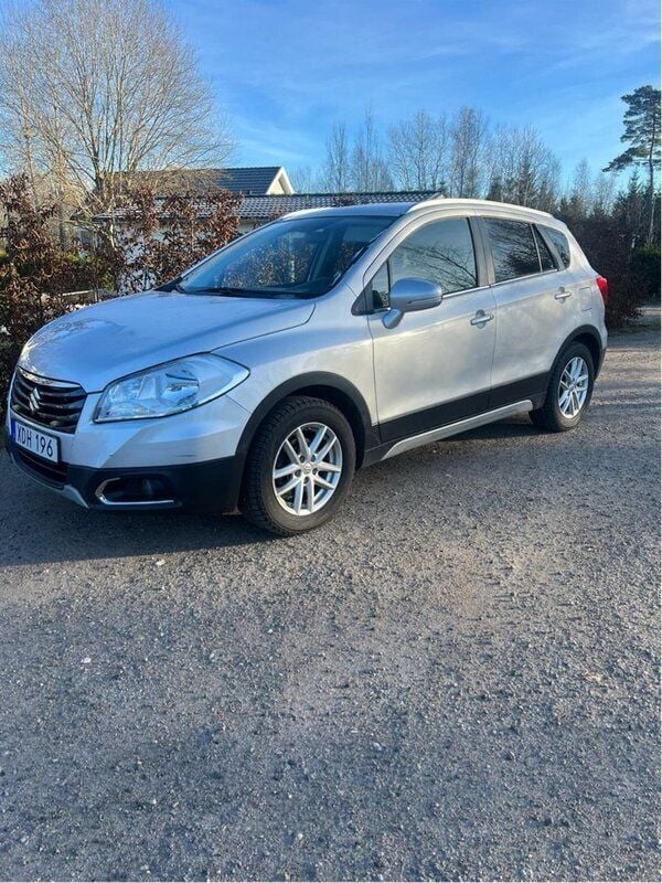 Silver Begagnad 2016 Suzuki SX4 S-Cross SUV | 99 000 kr (Bra pris) - Bild 1/4