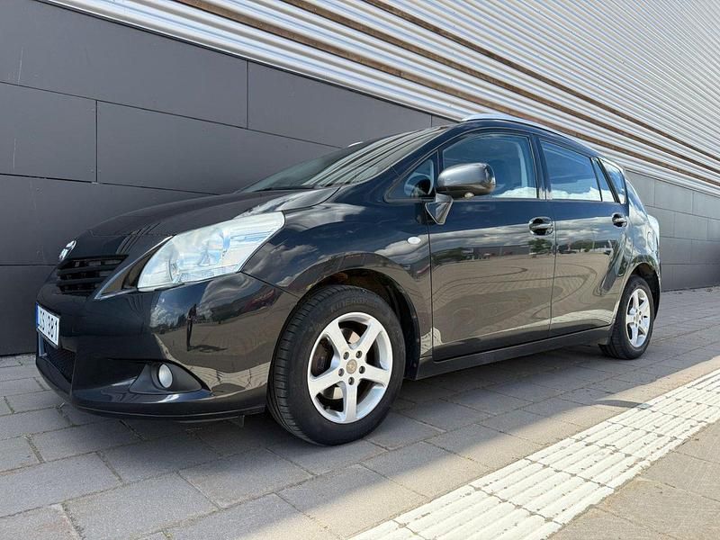 Svart Begagnad 2011 Toyota Verso Multidrive S Minibuss | 119 900 kr (Marknadspris) - Bild 1/4