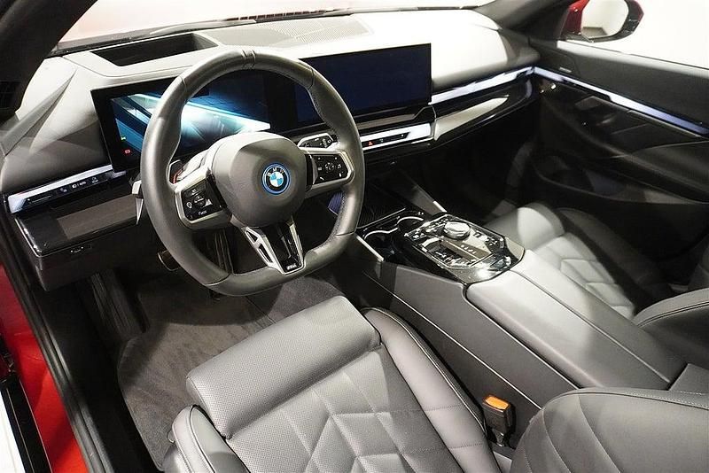 Begagnad BMW i5 M Sport 289 kW (394 HK) 2024 Röd Sedan