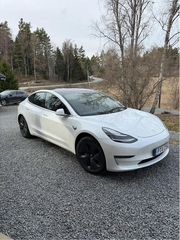 Begagnad 2019 Tesla Model 3 Long Range AWD Sedan | 229 900 kr (Marknadspris) - Bild 1/1