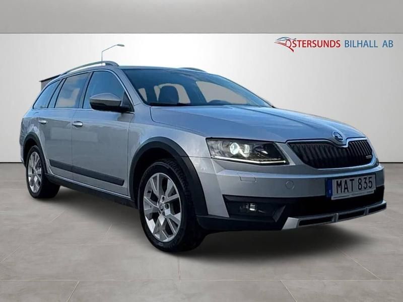 Silver Begagnad 2016 Skoda Octavia Scout Kombi | 169 900 kr (Dyr) - Bild 1/4