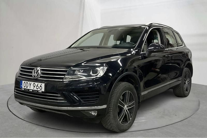 Svart Begagnad 2017 VW Touareg SUV | 240 000 kr (Marknadspris) - Bild 1/4