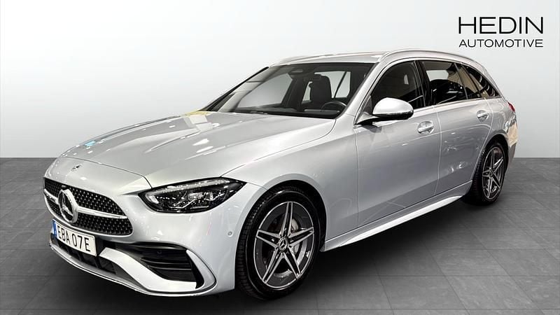 Silver Begagnad 2024 Mercedes C200 AMG line Kombi | 439 900 kr (Marknadspris) - Bild 1/4