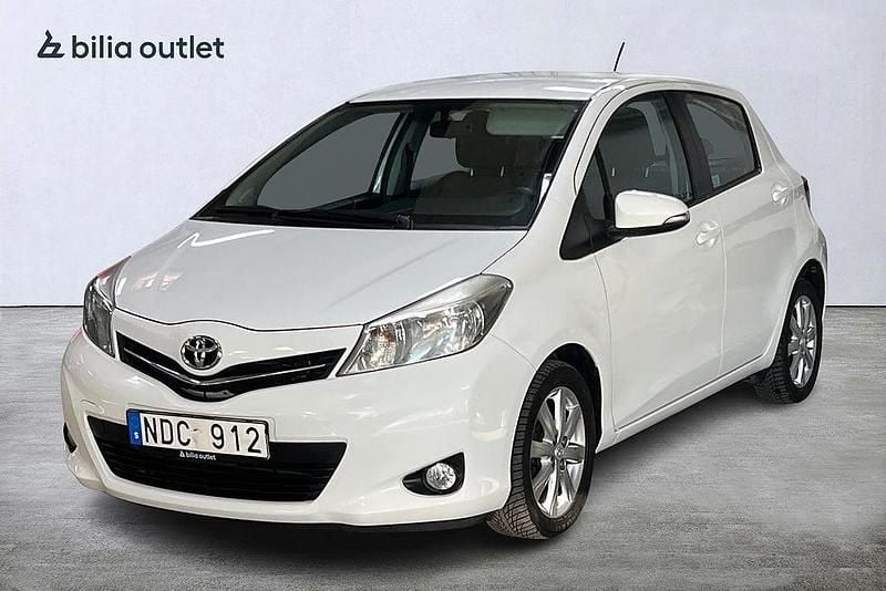 Begagnad Toyota Yaris Active 99 HK (72 kW) 2013 Vit Halvkombi