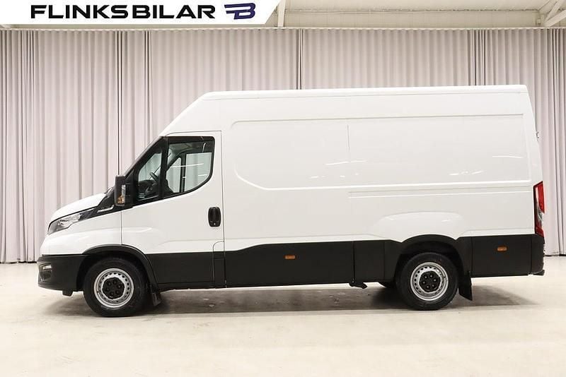 Vit Begagnad 2023 Iveco Daily Van | 378 750 kr (Superpris) - Bild 1/4