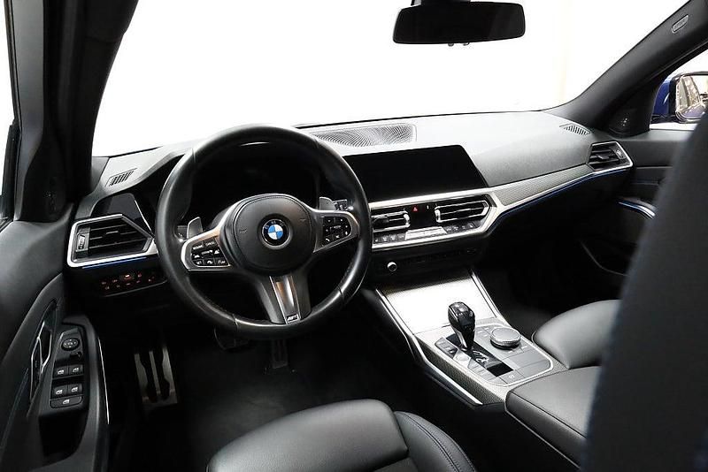 Begagnad BMW 330e M Sport 292 HK (214 kW) 2020 Portimao blå metallic Kombi