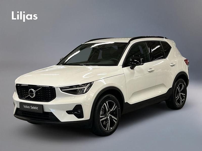 Vit Begagnad 2025 Volvo XC40 Plus SUV | 429 000 kr (Dyr) - Bild 1/3