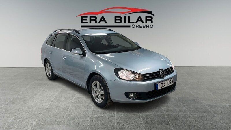 Ljusblå (blå) Begagnad 2011 VW Golf Kombi | 54 800 kr (Marknadspris) - Bild 1/4