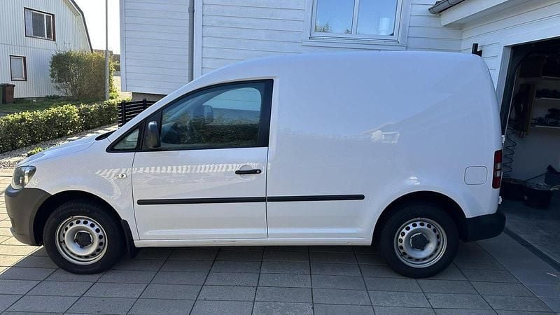 Vit Begagnad 2015 VW Caddy Minibuss | 65 000 kr (Marknadspris) - Bild 1/4