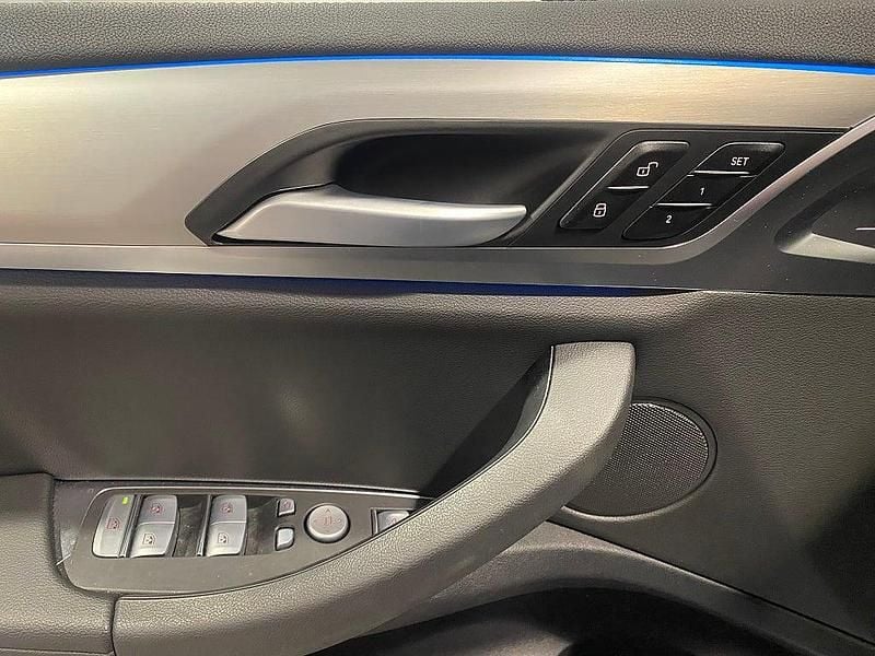 Begagnad BMW iX3 Shadowline 210 kW (286 HK) 2024 Svart SUV