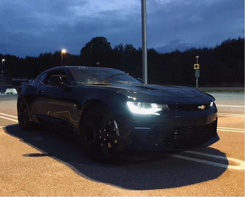 Svart Begagnad 2017 Chevrolet Camaro SS Sportkupé | 459 000 kr (Bra pris) - Bild 1/4