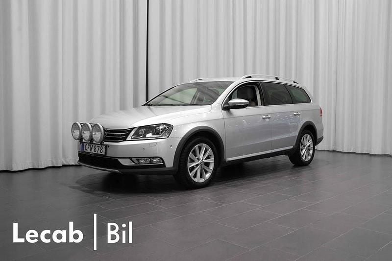 Silver (reflex silver metallic) Begagnad 2014 VW Passat Alltrack Kombi | 129 500 kr (Marknadspris) - Bild 1/4