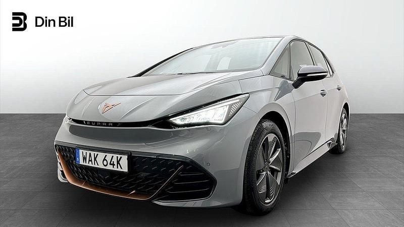 Ljusgrå (vapor grey) Begagnad 2023 Cupra Born Halvkombi | 279 900 kr (Marknadspris) - Bild 1/4