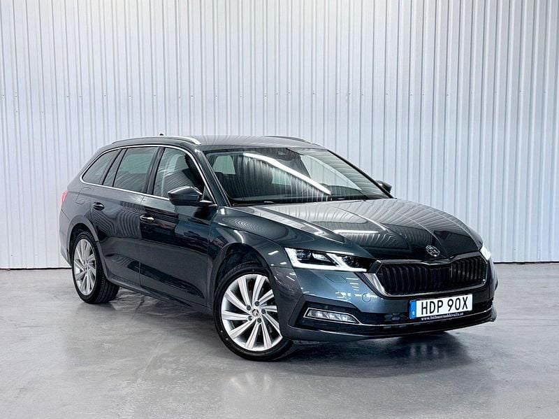 Grå Begagnad 2021 Skoda Octavia Style Kombi | 229 500 kr (Marknadspris) - Bild 1/4
