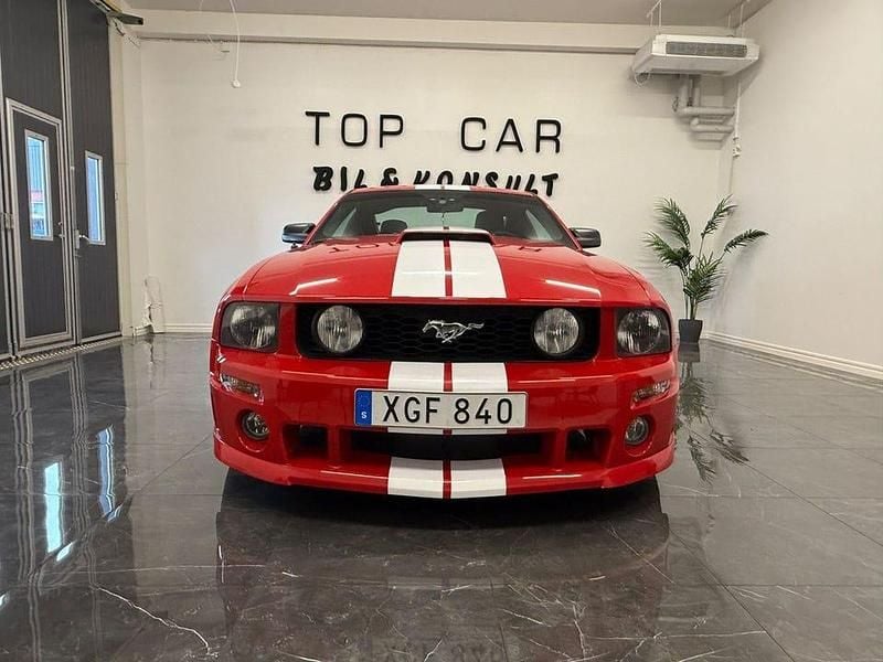 Begagnad Ford Mustang GT 305 HK (224 kW) 2005 Röd Sportkupé