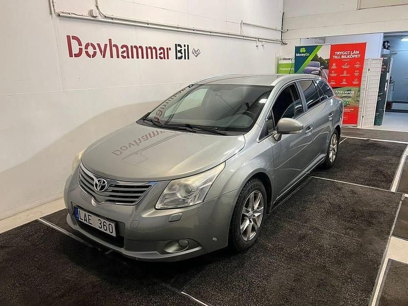 Grå Begagnad 2009 Toyota Avensis Business Edition Kombi | 37 900 kr (Superpris) - Bild 1/4
