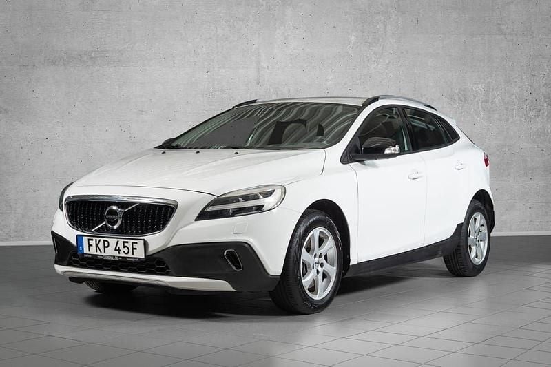 Vit Begagnad 2019 Volvo V40 CC Kombi | 219 900 kr (Marknadspris) - Bild 1/4